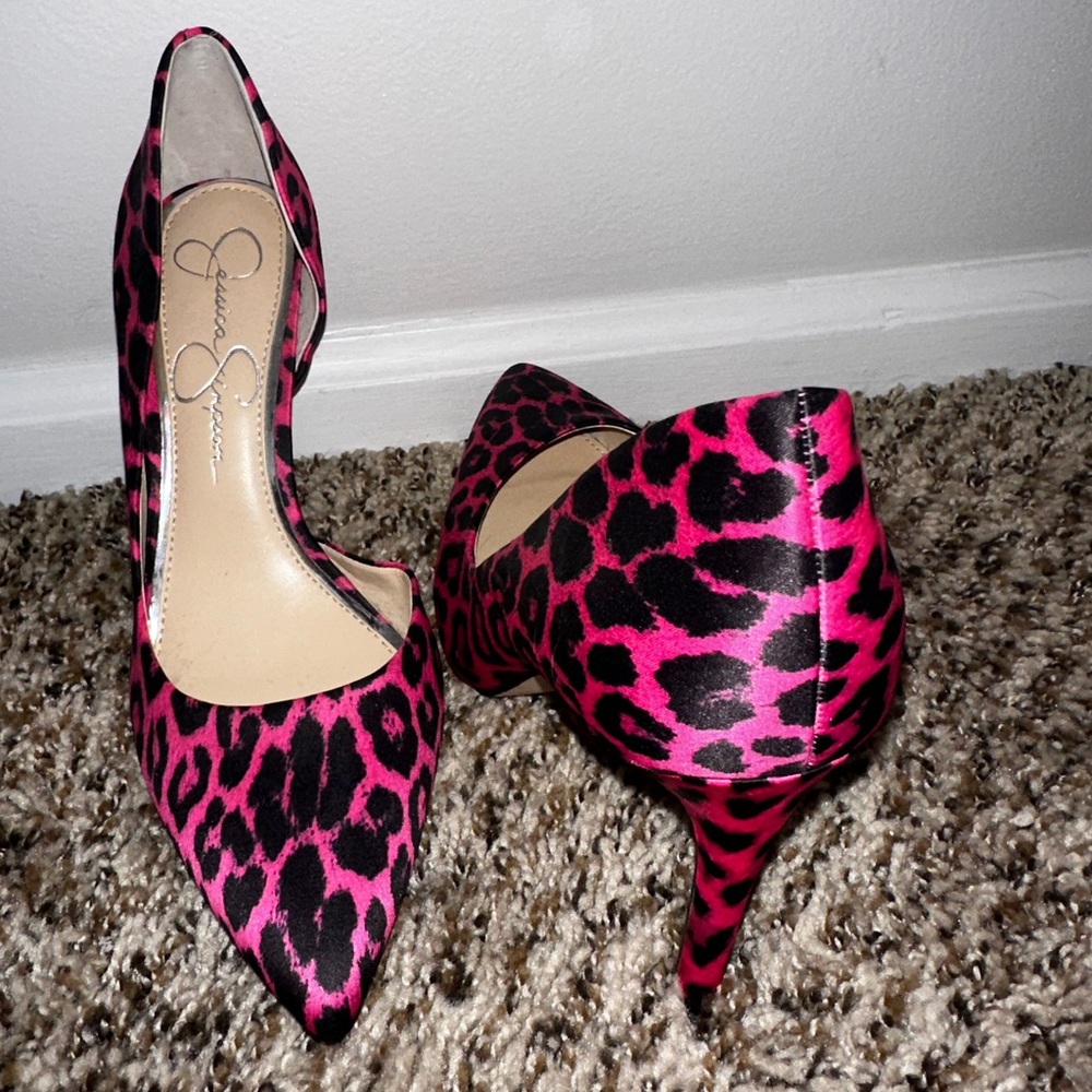 Jessica Simpson, size 6, Pink and black cheetah print pointed toe stiletto.